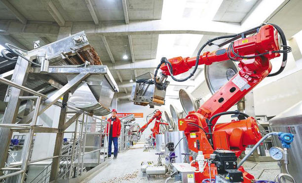 智能机器人在石花酒业上岗酿酒(图1)